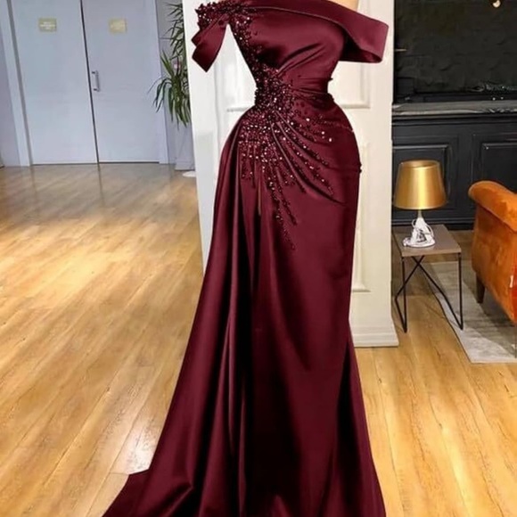 Stunning One Shoulder Gold Dress - Picture 8 of 10